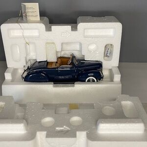 1939 Ford deluxe convertible 1/24 scale